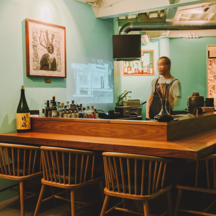 カルトの帝王、デヴィッド・リンチと焼酎が交わる混沌のバー「hangedman’s bar 十二」｜クラフト焼酎が飲める店