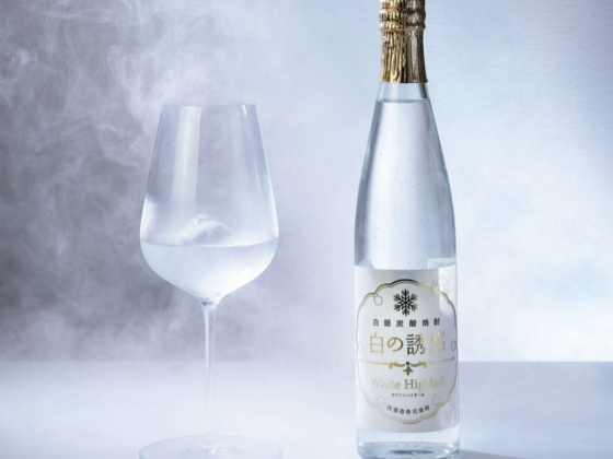 しゅわっとはじける銀世界!きらめく銀箔入りのバナナ香る焼酎ハイボール!白銀炭酸焼酎“白の誘惑”新発売!