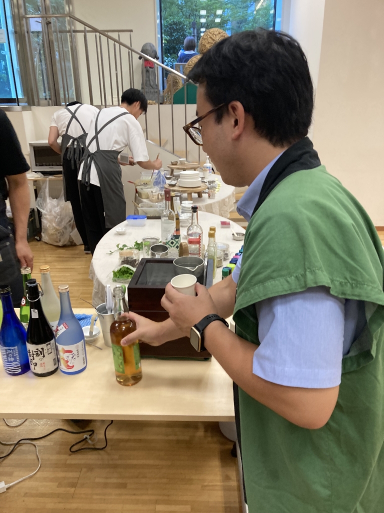 スパイスを使ったフードコーナーに、あの達人の姿が！