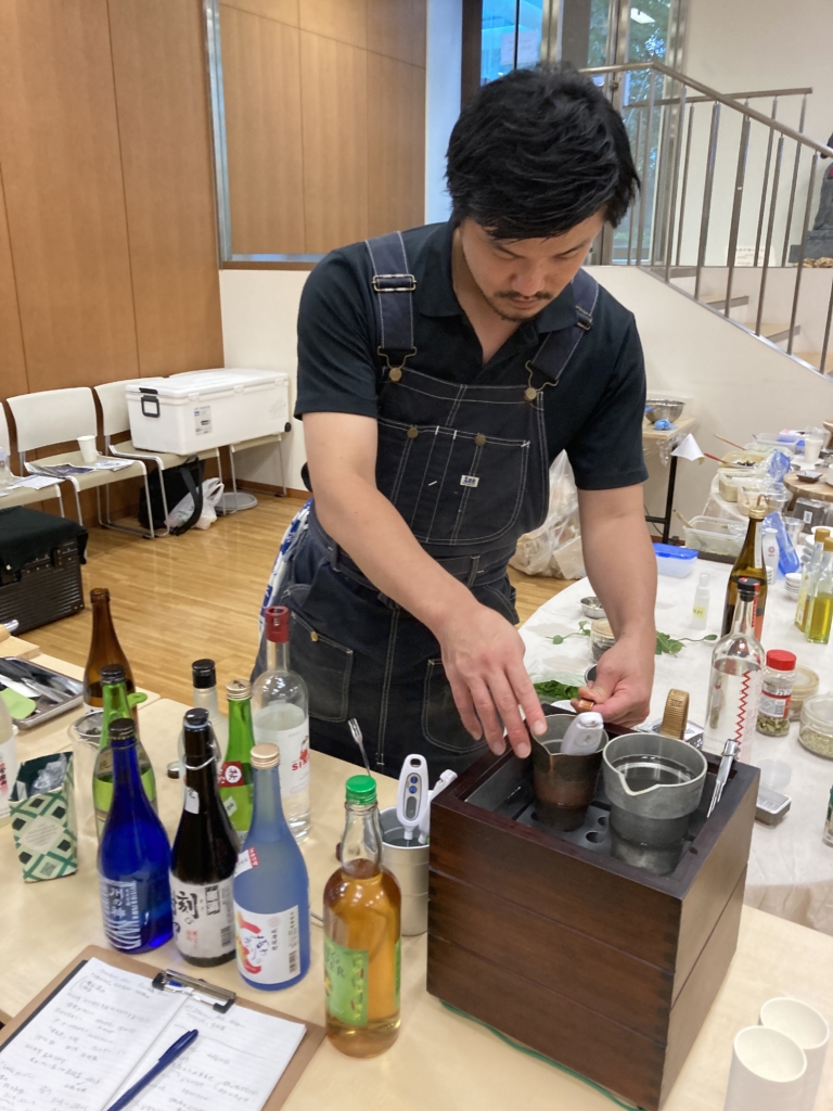 スパイスを使ったフードコーナーに、あの達人の姿が！