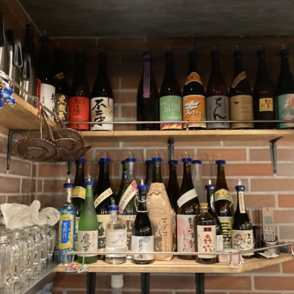 芝浦朝締めホルモンと壱岐焼酎に酔いしれる、小洒落た立ち飲み酒場が三軒茶屋の三角地帯にオープン！